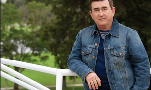 Amado Batista fica ferido após ser atingindo por pedra em show