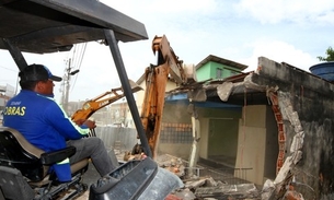 Imóvel construído em área de preservação é derrubado pela prefeitura
