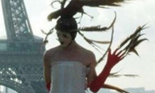 Artista é preso por dançar com um galo amarrado ao seu pênis