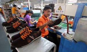 Milhares de trabalhadores em greve em fábrica da China que trabalha para Nike e Adidas