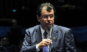 Eduardo Braga defende projeto que prioriza o uso de armas não letais em ação policial