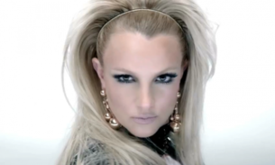 Britney Spears divulga imagem da gravação do novo clipe