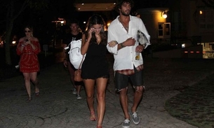 Bruna Marquezine curte festa agarradinha com modelo