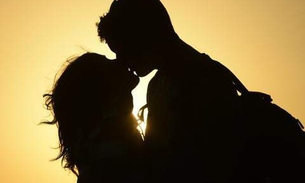 Universitários do Zimbábue revoltados com proibição de beijos