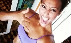 Sheron Menezzes exibe barriga sequinha após malhação