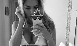Ex-BBB Adriana exibe a barriga chapada de biquininho: ‘Dia de sol”