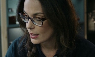 Grávida aos 46, Carolina Ferraz ganha indenização após foto em site pornô