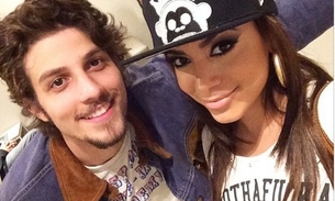 Espertinha, Anitta troca telefone com Chay Suede