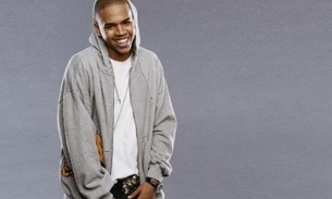 Em menos de 24h, Chris Brown lança nova versão do clipe 