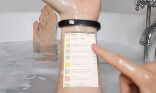 Da ficção científica para a vida real: Pulseira maluca transforma o braço em tela das redes sociais