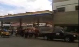 Cortejo fúnebre ao som de Chiclete com Banana. Veja