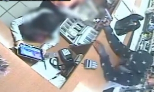  Jovem viciado em internet ignora ladrão armado durante assalto