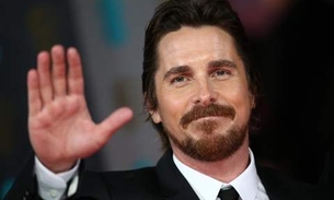 Christian Bale aparece irreconhecível como o vilão de Thor: Love