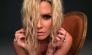 Loiríssima, Deborah Secco posa sexy para revista