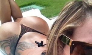  Denise Rocha publica foto de bumbum turbinado