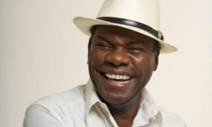 Emílio Santiago sofre AVC e segue internado no CTI