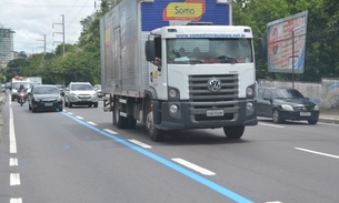 Prefeitura implanta faixa azul na Avenida Mário Ypiranga 