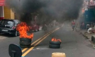 Na Compensa, moradores protestam por falta de água