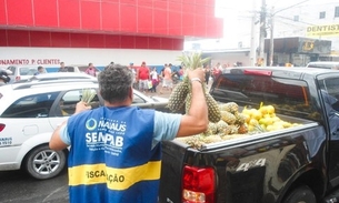 Produtos comercializados em calçadas são confiscados pela Vigilância Sanitária 
