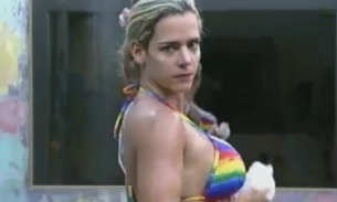 Com micro biquíni, Furacão da CPI toma banho sensual. Veja