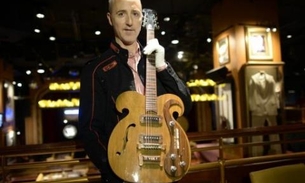 Guitarra dos Beatles é arrematada em leilão por US$ 408 mil nos EUA