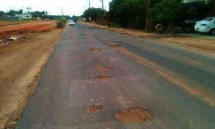 Buracos são o principal problema dos  motoristas que cruzam a ponte Rio Negro