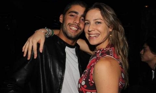 Marido de Luana Piovani publica foto sensual da mulher de camisola