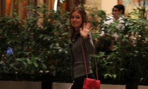 Solteira, Marina Ruy Barbosa sai para jantar com amigas