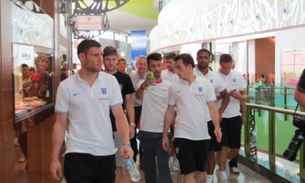 Jogadores da seleção inglesa visitam Manauara Shopping