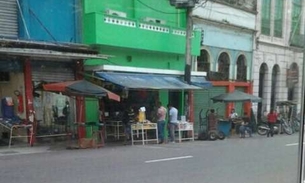 Pedestres perdem espaço nas calçadas da rua da Instalação