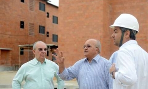 Vice-governador vistoria obras do Prosamim II no igarapé do Educandos