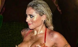 Musa da Unidos do Peruche arranca fantasia e fica peladona na dispersão