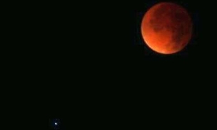 ‘Lua de sangue’ vista em Manaus nesta madrugada