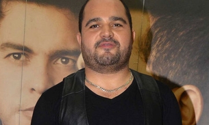 Luciano Camargo erra português e é corrigido por fãs