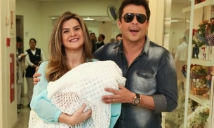 Mirella Santos deixa maternidade com a filha Valentina