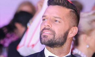 Ricky Martin brinca sobre boatos de sua morte