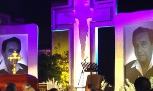 Veja como foi a 1a missa de despedida de Roberto Bolaños, o eterno 'Chaves'