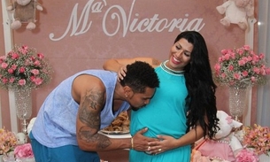 Naldo e moranguinho fazem chá de bebê para filha