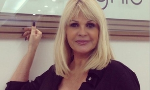 Monique Evans recebe alta de clínica e diz que está apaixonada