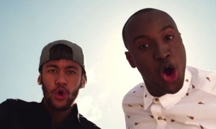 Neymar devolve braçadeira a Thiago Silva e atitude é elogiada nas redes sociais