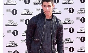 Nick Jonas para de usar anel de pureza e revela que não é mais virgem