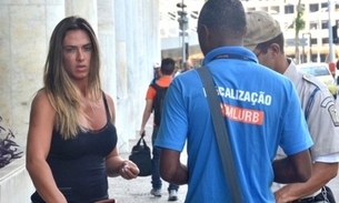 Saia justa: Nicole Bahls quase é multada por jogar lixo no chão