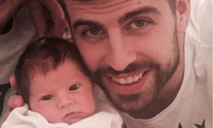 Paizão, Gerard Piqué posa com novo herdeiro para incentivar doações