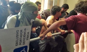 Placas de advertência na Efigênio Sales para 