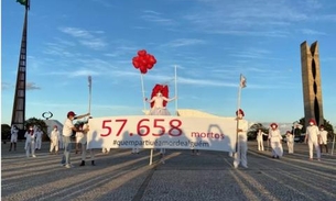 Brasil ultrapassa 57 mil mortes por coronavírus e artistas fazem homenagem: 'quem partiu é o amor de alguém'