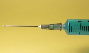 Pfizer anuncia resultados positivos em 1º teste de vacina contra covid-19 em humanos