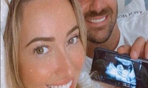 Eduardo Bolsonaro mostra ultrassonografia e brinca com posição de sua filha