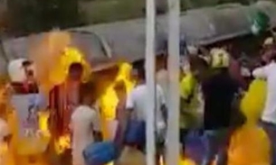 Vídeo: Caminhão explode enquanto populares tentam roubar combustível e deixa mortos