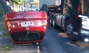 Carro se desgoverna e capota em avenida de Manaus