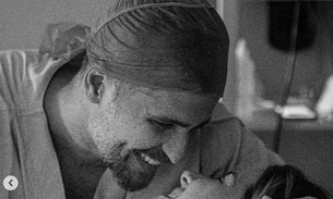 Bruno Gagliasso e Giovanna Ewbank levam fotógrafa para sala de parto e causam polêmica